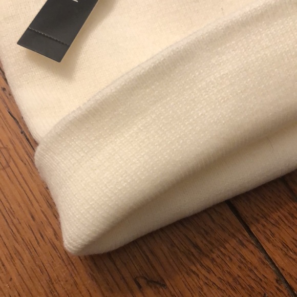 NWT - TAHARI White Woman's Beanie - Picture 7 of 7